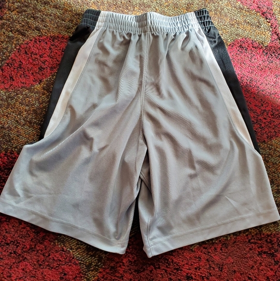 Nike boys large drawstring shorts with pockets - Picture 3 of 3